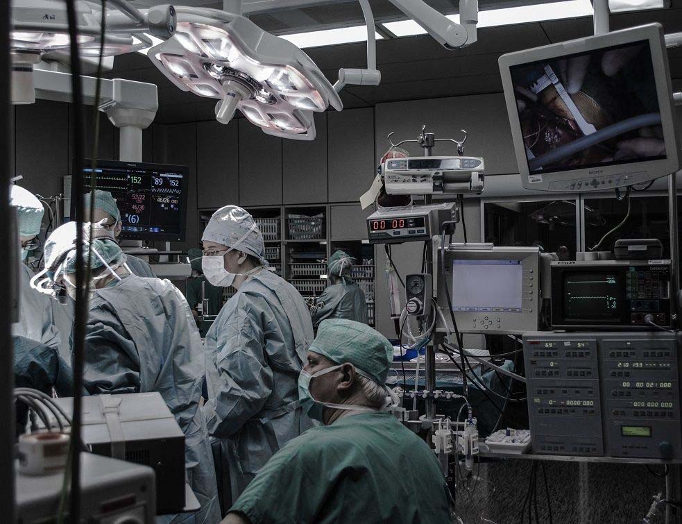 hirurg,doktori,operacija,Photo by Piron Guillaume on Unsplash